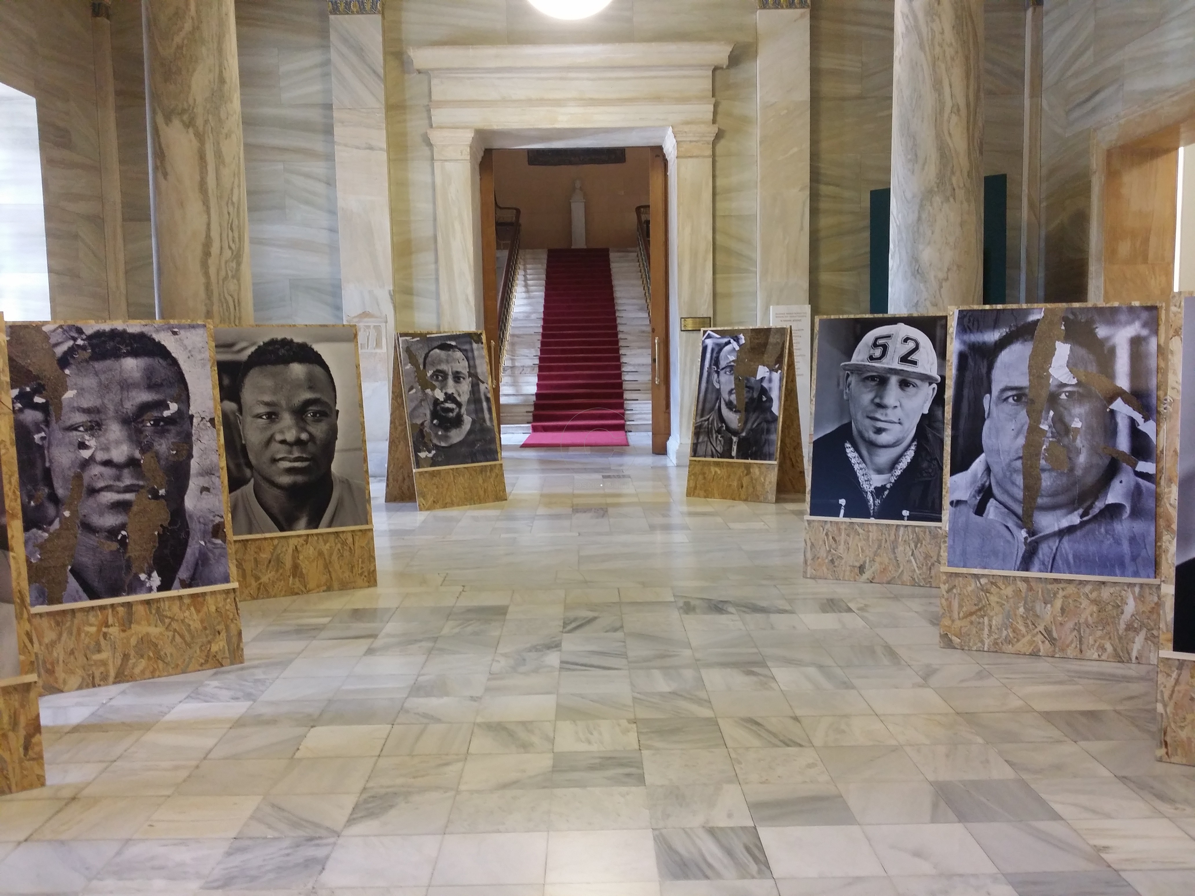 Στη Βουλή των Ελλήνων για την έκθεση φωτογραφίας «Αντιμετωπίζοντας την προκατάληψη» με αφορμή την Παγκόσμια Ημέρα Προσφύγων