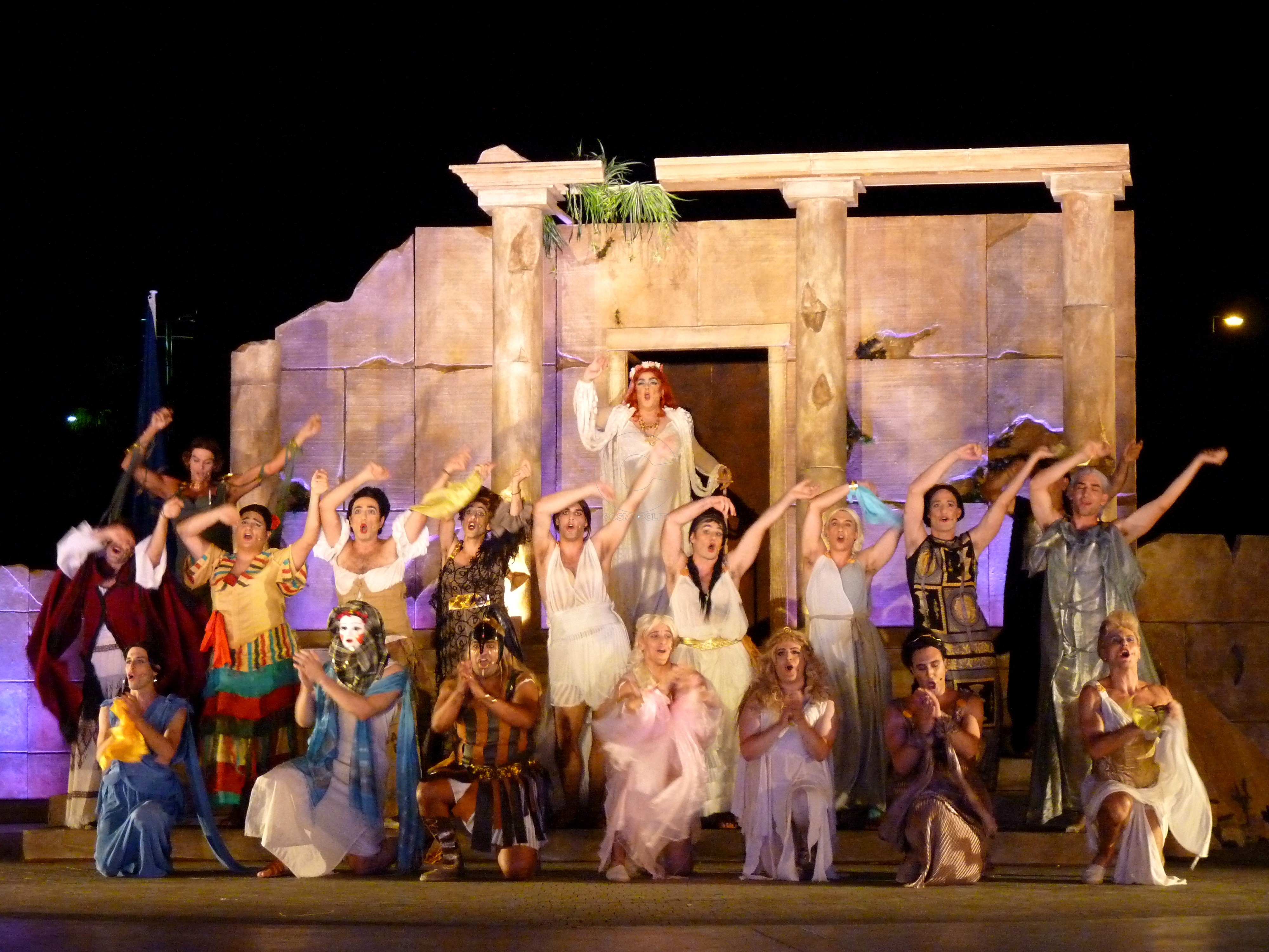 Εκκλησιάζουσες: οι πρώτες φωτογραφίες από την πρεμιέρα στο Κατράκειο Θέατρο