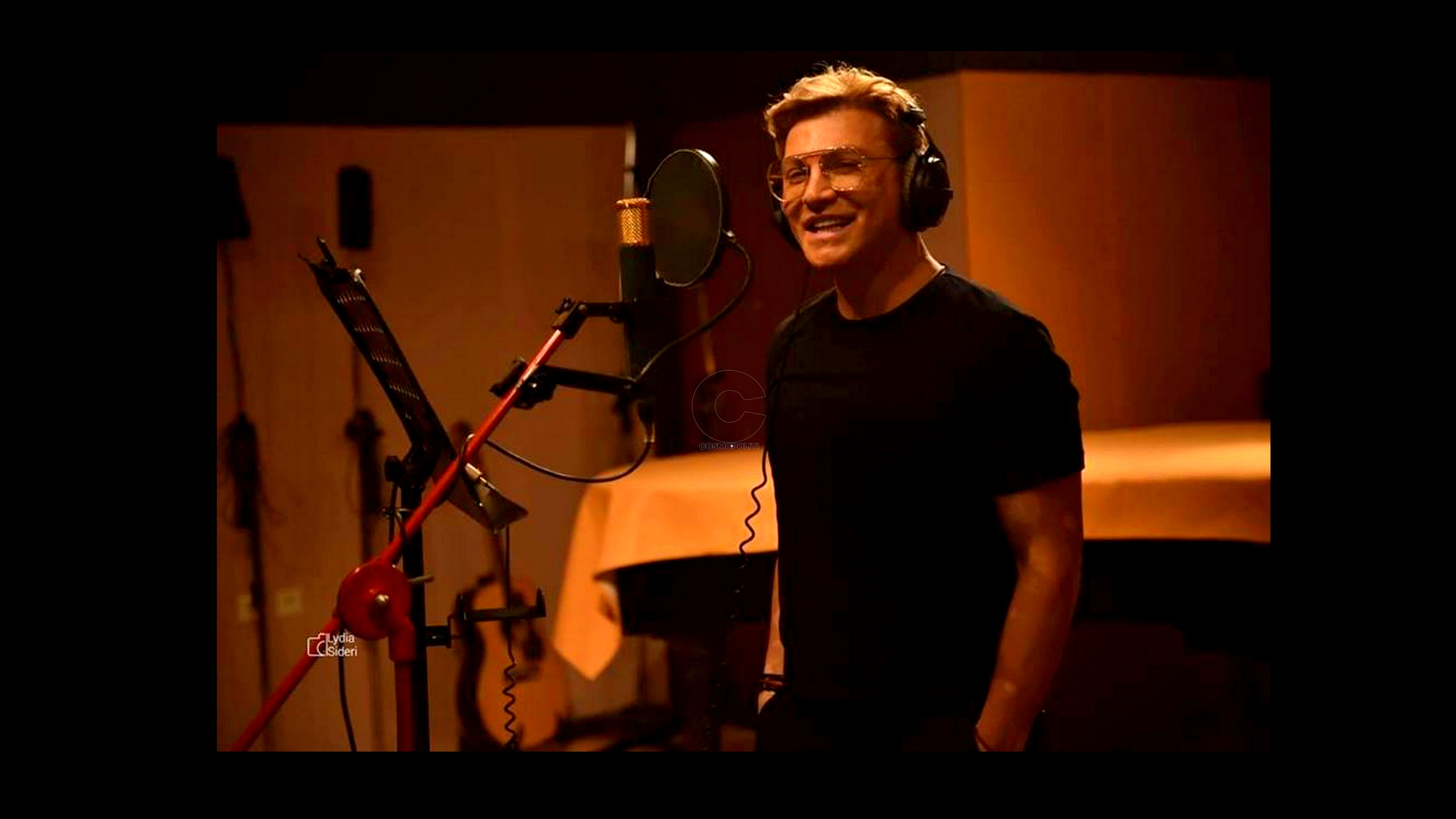 Δυο άνθρωποι ένα κορμί: ο Τάκης Ζαχαράτος στο νέο single από το άλμπουμ που έρχεται!