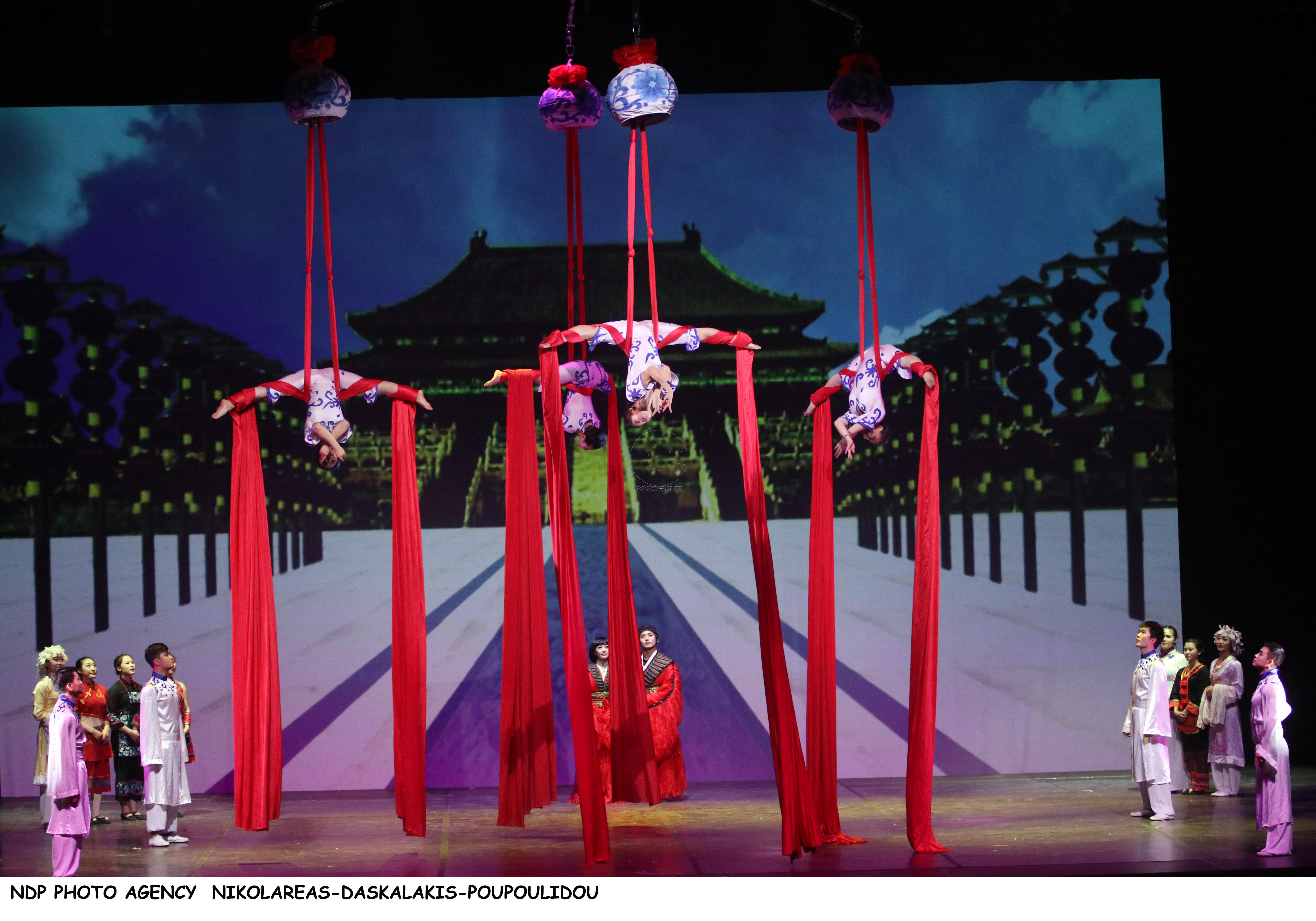 36 εκπληκτικές φωτογραφίες από τους Κινέζους Ακροβάτες στην Αθήνα