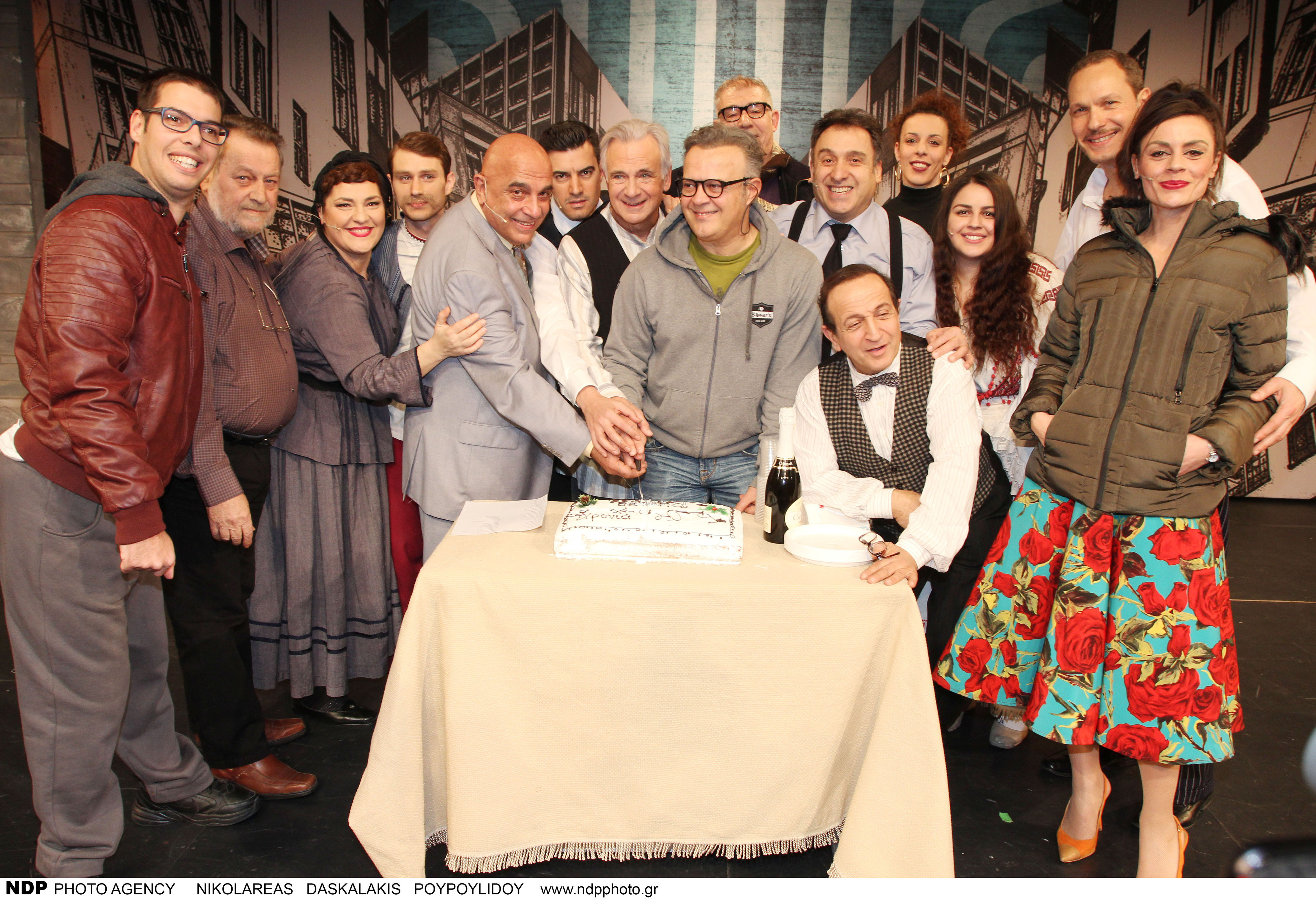 Οι “Μακρυκωσταίοι και Κοντογιώργηδες” έκοψαν πίτα στο θέατρο Βέμπο