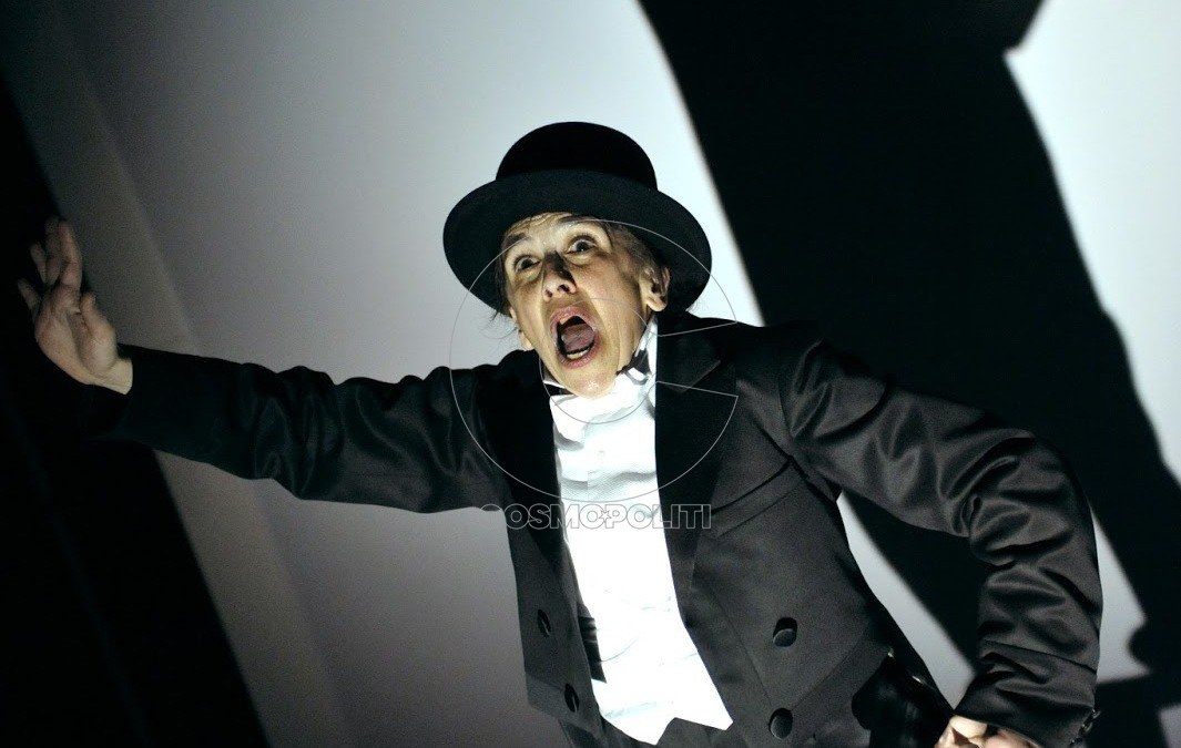 Η Kathryn Hunter ως «Προμηθέας Δεσμώτης» στην Επίδαυρο