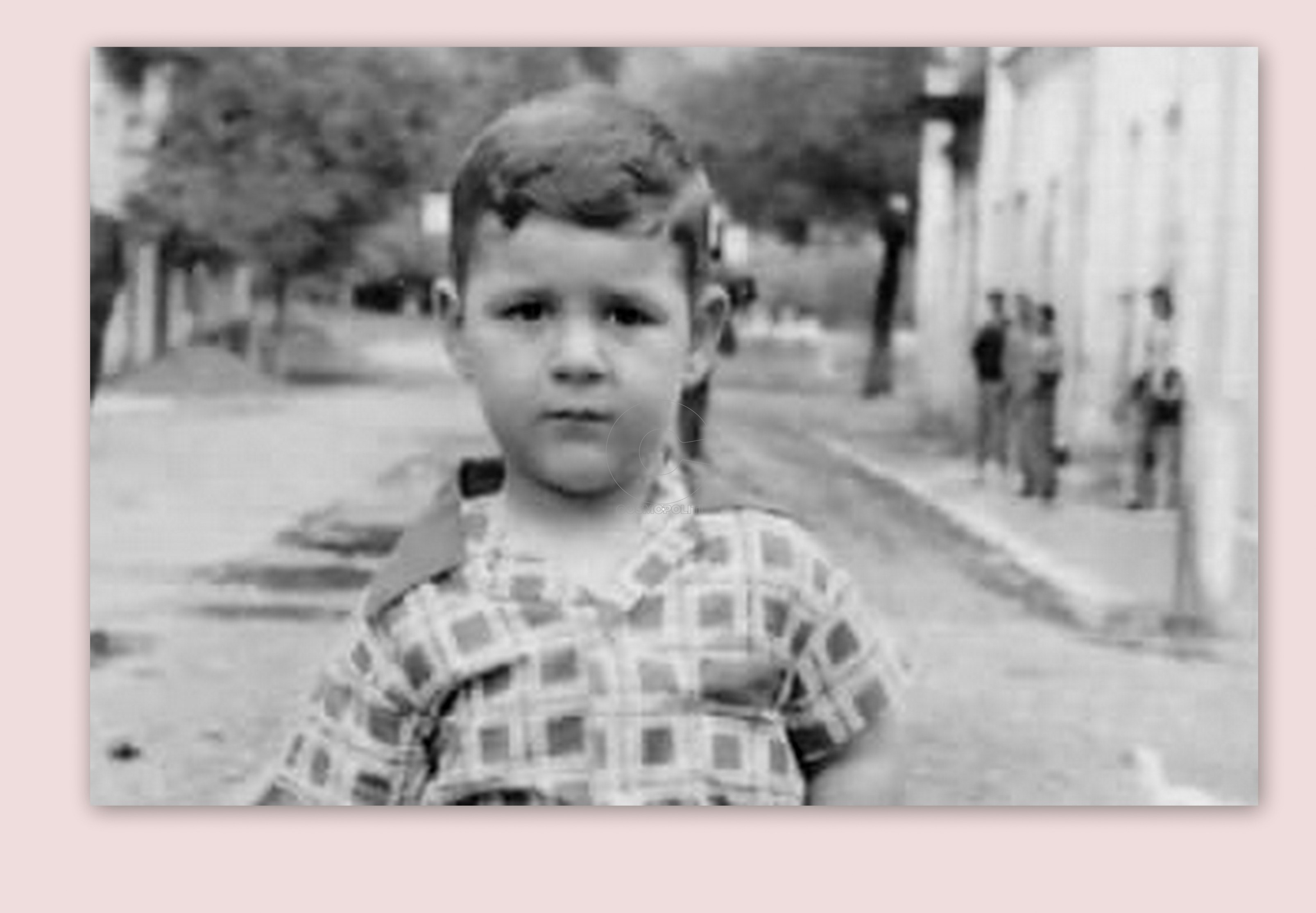 Ποιος αγαπημένος κωμικός ηθοποιός είναι το αγοράκι της φωτογραφίας;