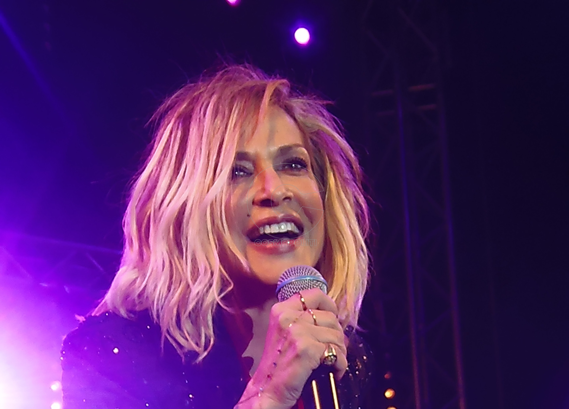 Άννα Βίσση live στη Νέα Σμύρνη: νέες φωτογραφίες και βίντεο!