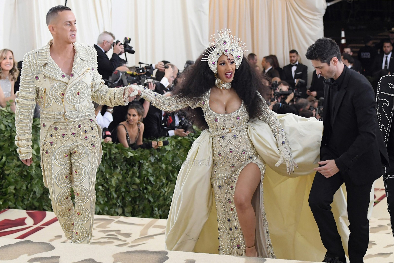 https___bae.hypebeast.com_files_2019_04_met-gala-2019-notes-on-camp-theme-anna-wintour-vogue-costume-institute-2