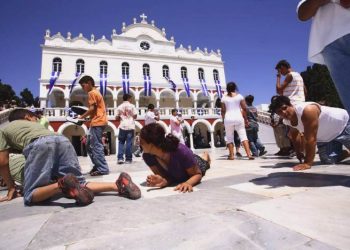 Προσκύνημα στην Τήνο