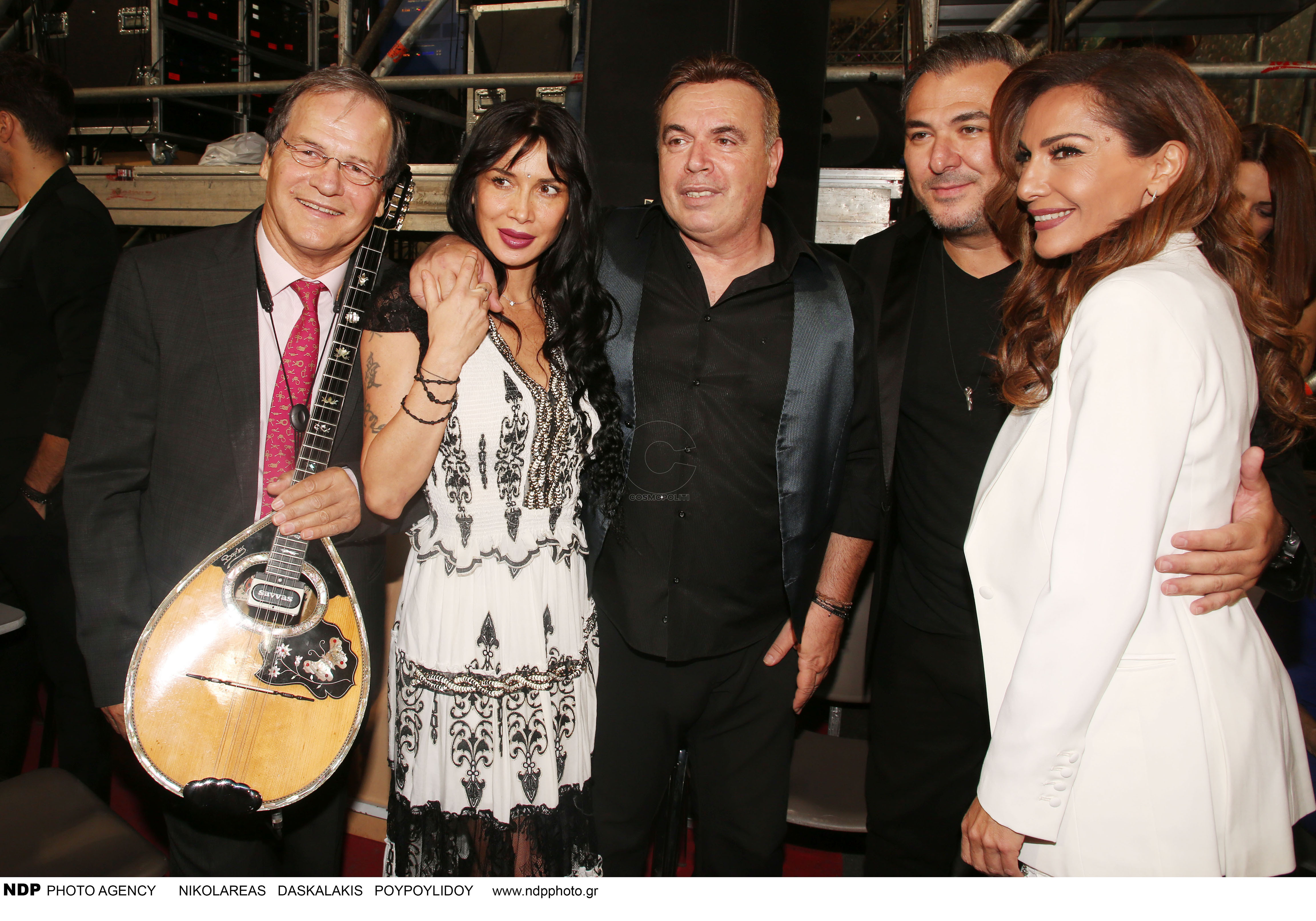 Όλοι μαζί μπορούμε: 15 καλλιτέχνες τραγούδησαν για τα “55 χρόνια Χρήστος Νικολόπουλος”