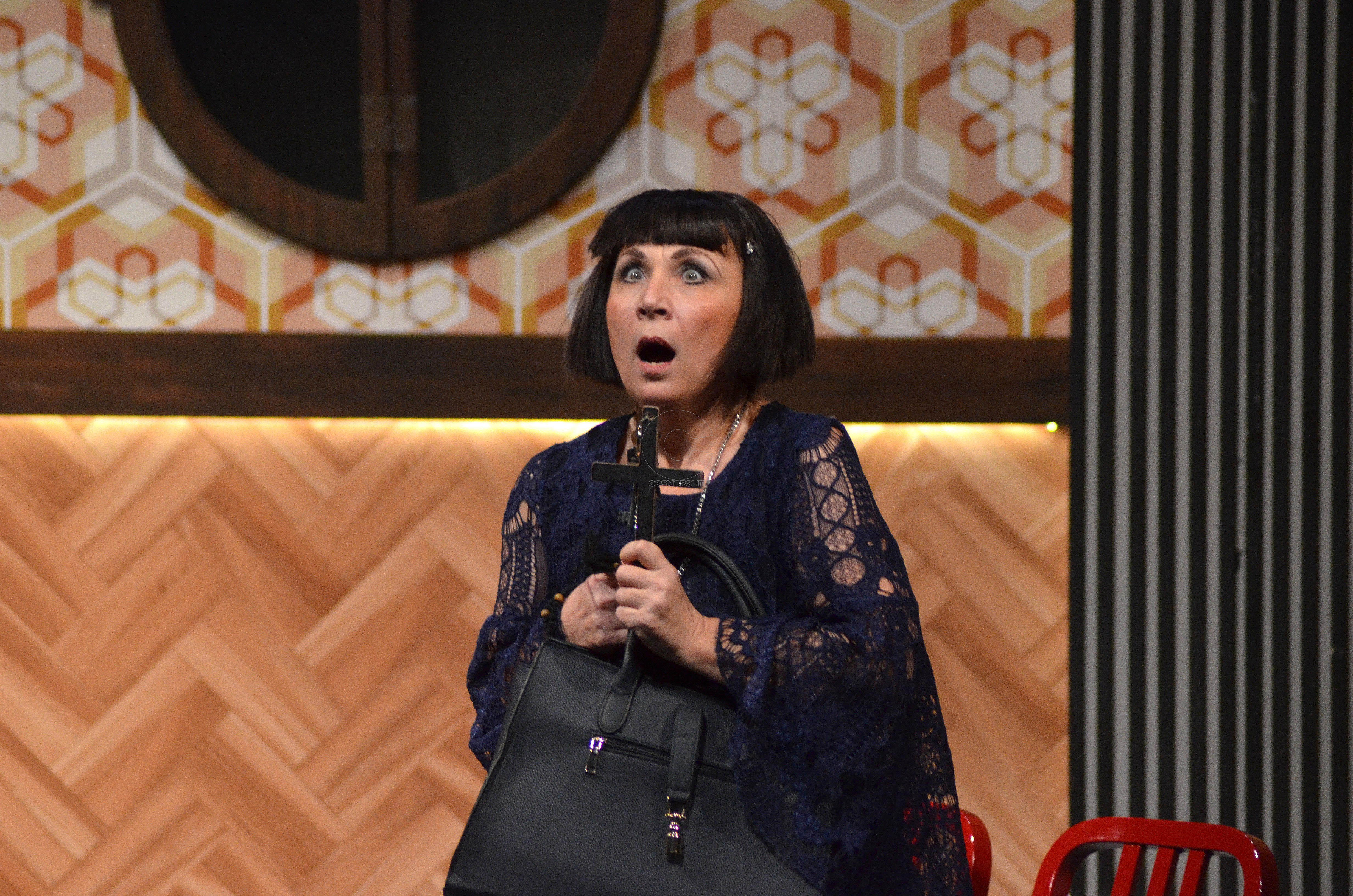 H Μαίρη Σταυρακέλλη από το Α ως το Ω: “Η καλόγουστη κωμωδία λειτουργεί ψυχοθεραπευτικά και για τον θεατή και για τον ηθοποιό”