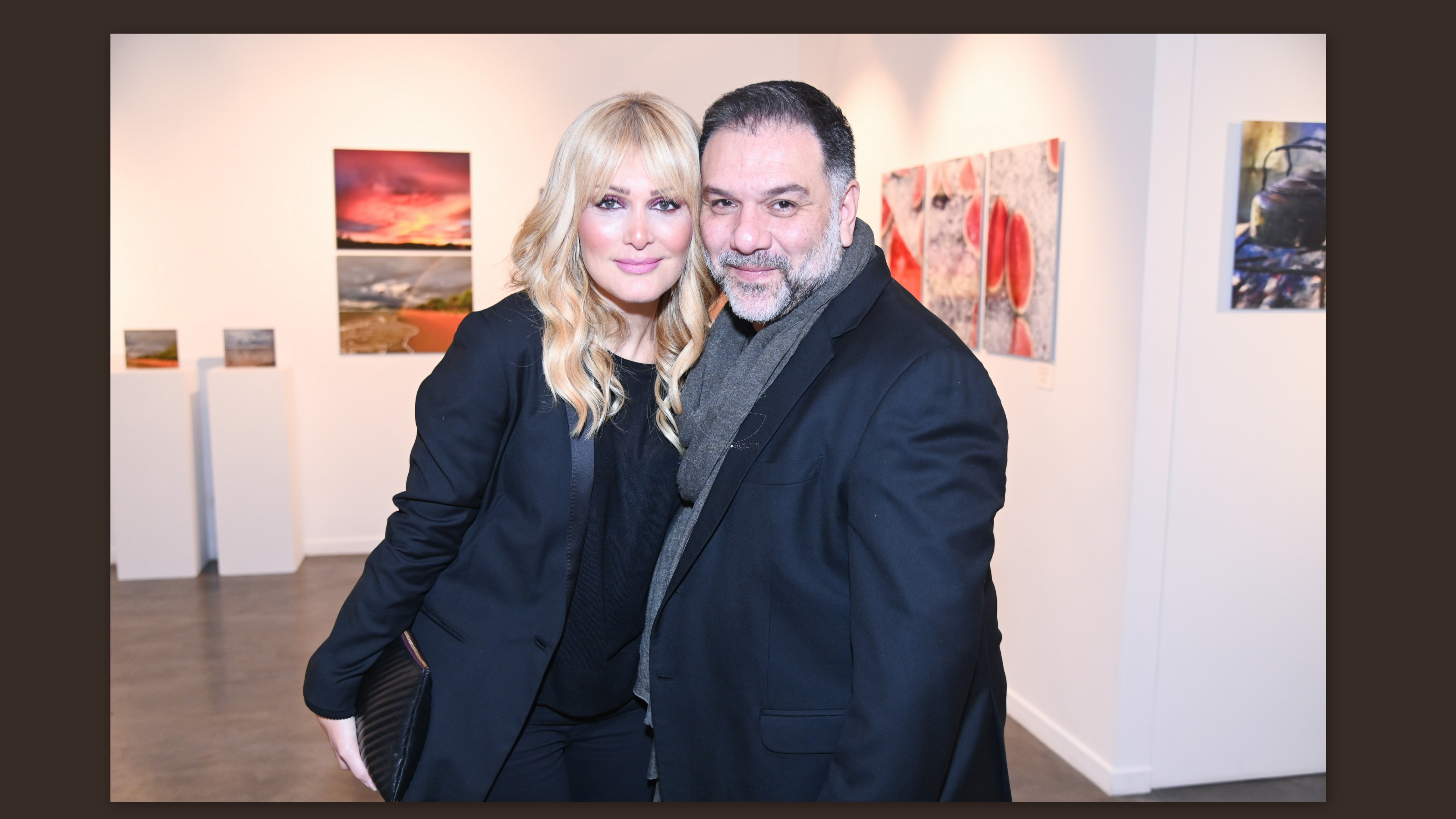 Λαμπερά εγκαίνια για την πρώτη έκθεση φωτογραφίας του Γρηγόρη Αρναούτογλου