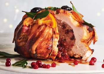 Χριστουγεννιάτικη πορκέτα με κουκουνάρια και σταφίδες