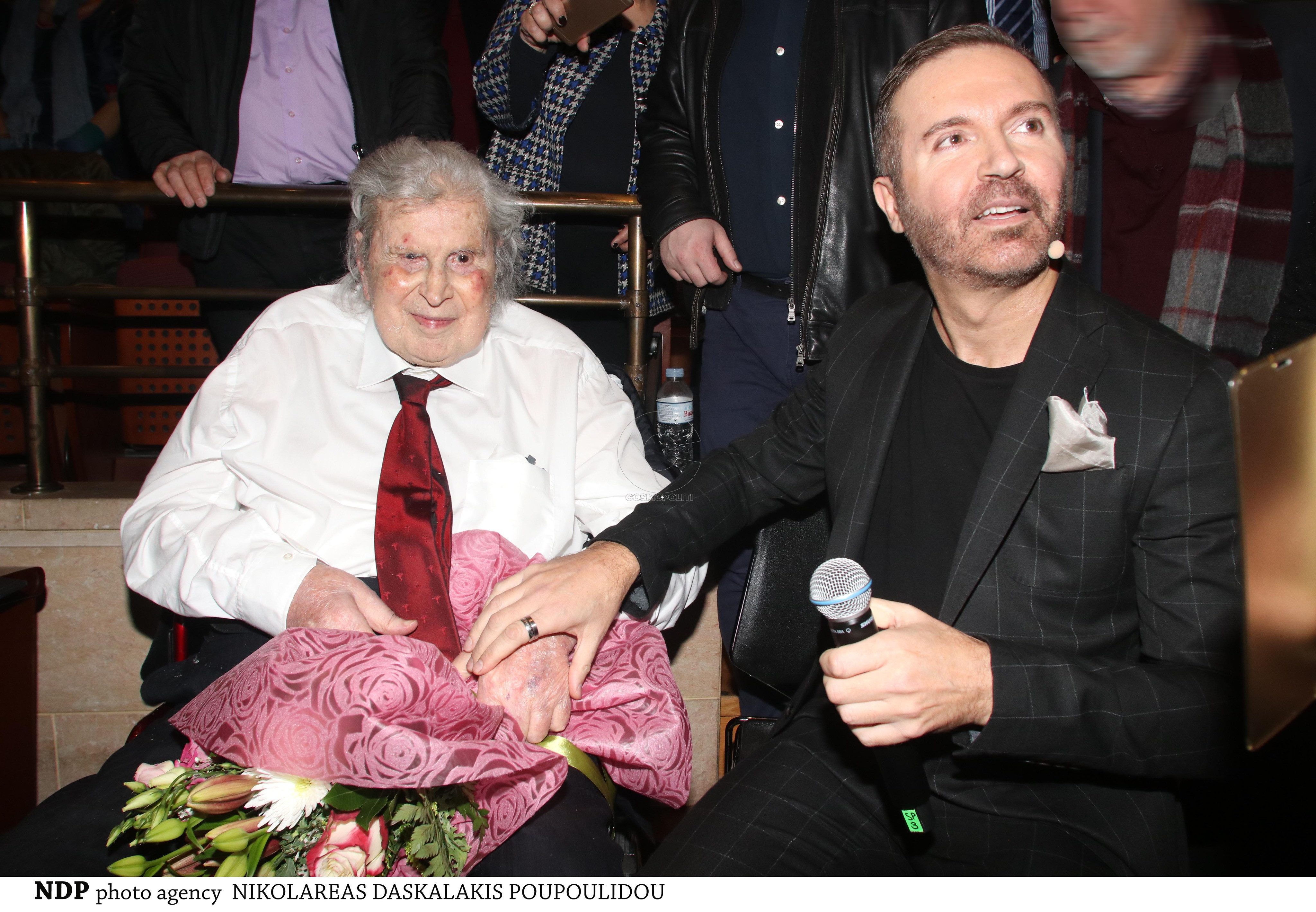 Μίκης Θεοδωράκης-Όμορφη Πόλη: οι ευχαριστίες του Γιώργου Βάλαρη και το “Γεια” του μουσικοσυνθέτη στην πρεμιέρα