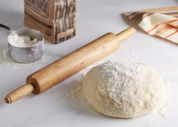 Σπιτικό ψωμί: Πώς θα ενεργοποιήστε σωστά τη μαγιά για τη ζύμη σας
