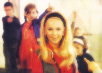 « Η δασκάλα με τα ξανθά μαλλιά» στη Μακρινίτσα: Μια μαθήτρια θυμάται