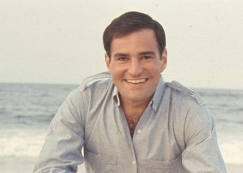 Ο Λάρι Κρέιμερ δεν ήταν συγγραφέας, οι λέξεις ήταν τα όπλα του