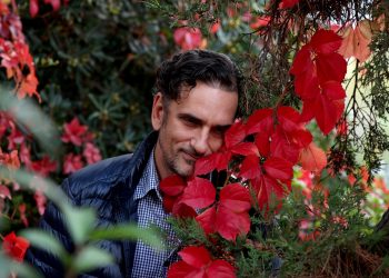 Νίκος Ψαρράς: “Ο κόσμος εκτός από καταναλωτισμό, έχει ανάγκη και από πνευματική τροφή”