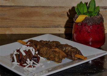 Kαλοκαίρι στο Wine & Cocktail Bar Restaurant “Θα Σε Κάνω Βασίλισσα”