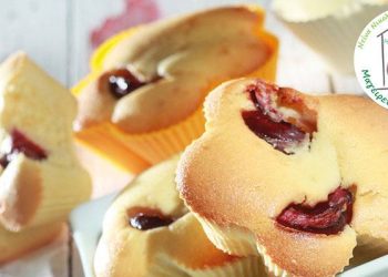 Συνταγή για κεκάκια με κεράσια