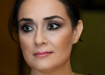 Ελένη Ουζουνίδου: “Στενοχωριέμαι όταν βλέπω να μην τηρούνται οι αποστάσεις”