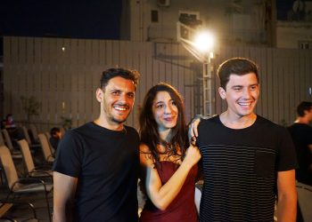 Πρεμιέρα για τη γλυκιά κωμωδία “Σεξ Λεξικόν, η επιστήμη του έρωτα” στο θερινό θέατρο Λαμπέτη