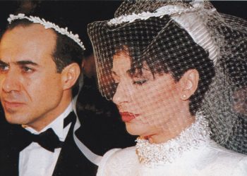 Συλλεκτικό: Η Χάρις Αλεξίου νύφη!