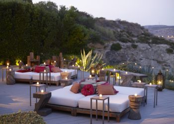 Η Μary Κatrantzou αποθεώνει την Αθηναϊκή Ριβιέρα