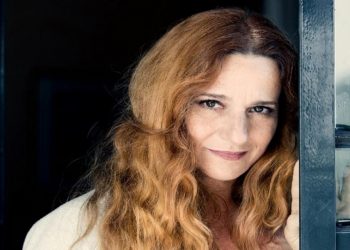  Συναυλία με την Ευανθία Ρεμπούτσικα στο Άλσος Νέας Σμύρνης