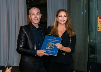 Eπέτειος με τούρτα έκπληξη στο St George Lycabettus