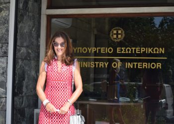 Επίσημα Ελληνίδα! Η ορκωμοσία της Βικτόρια Χίσλοπ