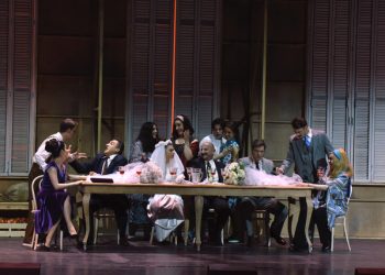 Φεγγάρι από χαρτί: Το νέο έργο των Ρέππα-Παπαθανασίου επιστρέφει στο θέατρο Rex