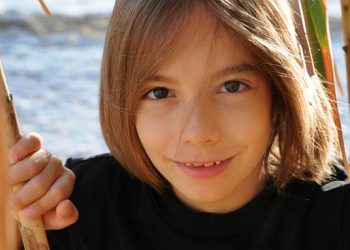 Στέλιος Κερασίδης: Ο 8χρονος πιανίστας και συνθέτης-αποκάλυψη!