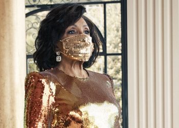 H Shirley Bassey γιορτάζει 70 χρυσά χρόνια στη showbiz
