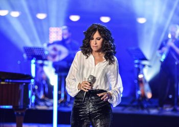 Σαββατόβραδο στο σπίτι με την  Ελευθερία Αρβανιτάκη και την παρέα της