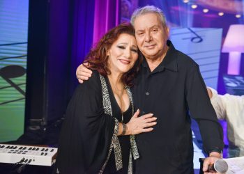 Σαββατόβραδο με τον Σταμάτη Κραουνάκη και την παρέα του