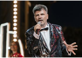 Ο Φοίβος Δεληβοριάς οικοδεσπότης  στη διαδικτυακή χριστουγεννιάτικη γιορτή του ΚΠΙΣΝ