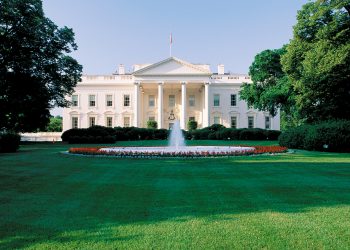 Πολιτικό ήθος: Η Χίλαρι ξαναθυμίζει το γράμμα του Μπους στον Κλίντον