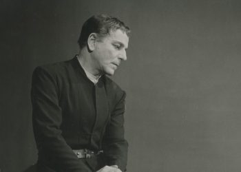 O “Άμλετ” με τον Αλέξη Μινωτή στο “Θέατρο της Κυριακής”