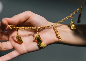 Χριστουγεννιάτικα δώρα και γούρια στο Cycladic Shop με click away