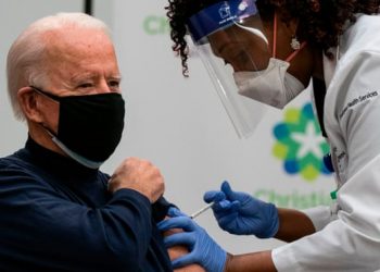 O Tζον Μπάιντεν έκανε το εμβόλιο για τον κορωνοϊό