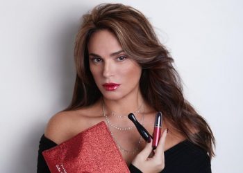 Limited Edition Christmas Kit από τον οίκο Celia Kritharioti και την MAC Cosmetics