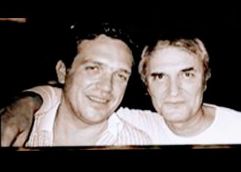 “Η σύγχρονη υψηλή κοινωνία της χώρας τον είχε υιοθετήσει για να τους τραγουδά”