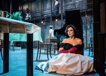 Η Στέλλα με τα κόκκινα γάντια: Live streaming από το Εθνικό Θέατρο