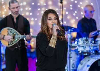 Μην αρχίζεις τη μουρμούρα: Ρεβεγιόν πρωτοχρονιάς με την Καίτη Γαρμπή