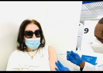 Νάνα Μούσχουρη: Το μήνυμά της για το εμβόλιο που έκανε