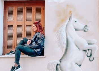 Τα νέα sneakers της Μαίρης Συνατσάκη για την Envie Shoes