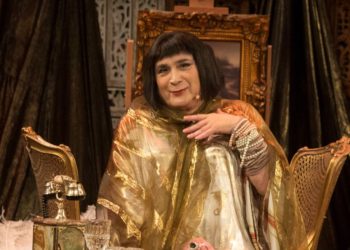 Λάκης Λαζόπουλος: “Lady 21” με σάτιρα, γέλιο, επανάσταση κι εμβόλιο