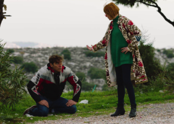 Σχεδόν Ενήλικες: Μία γυναίκα και με ένα πτώμα στο πορτ μπαγκάζ