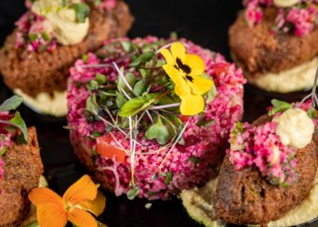 Το Deli Very by Ecali Club φέρνει τη γαστρονομία στην πόρτα σας