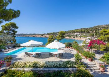 The Pine Estate: Νέα πρόταση διαμονής στις Σπέτσες με την υπογραφή του Poseidonion Grand Hotel