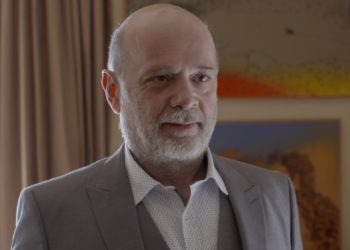 Χρήστος Σαπουντζής από το Α ως το Ω: “Μάτια και χαμόγελο είναι το φως των προσώπων”