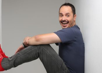 Ο Αλέξανδρος Τσουβέλας από το Α ως το Ω: “Το γέλιο είναι πηγή ζωής , διώχνει στιγμιαία τα προβλήματα”